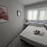 Puertas De La Catedral Apartment *