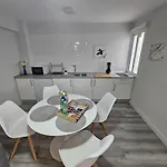 Puertas De La Catedral Apartment *