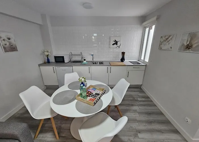 Puertas De La Catedral Apartment *